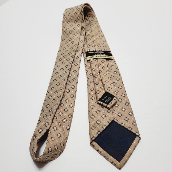 Jos. A. Bank Necktie Tan Geometric Pattern Silk Neck Tie Heritage Collec… - Picture 5 of 5